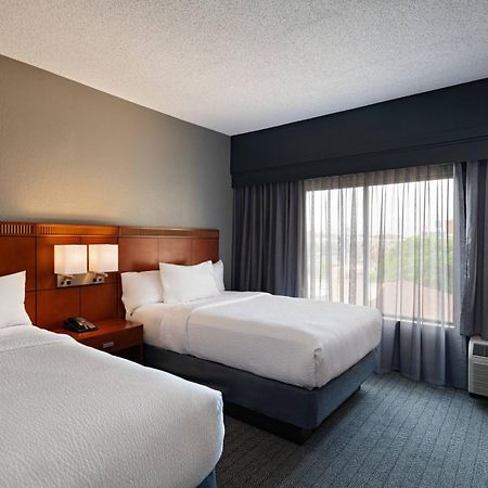 Courtyard By Marriott San Antonio Airport Hotel Exterior photo