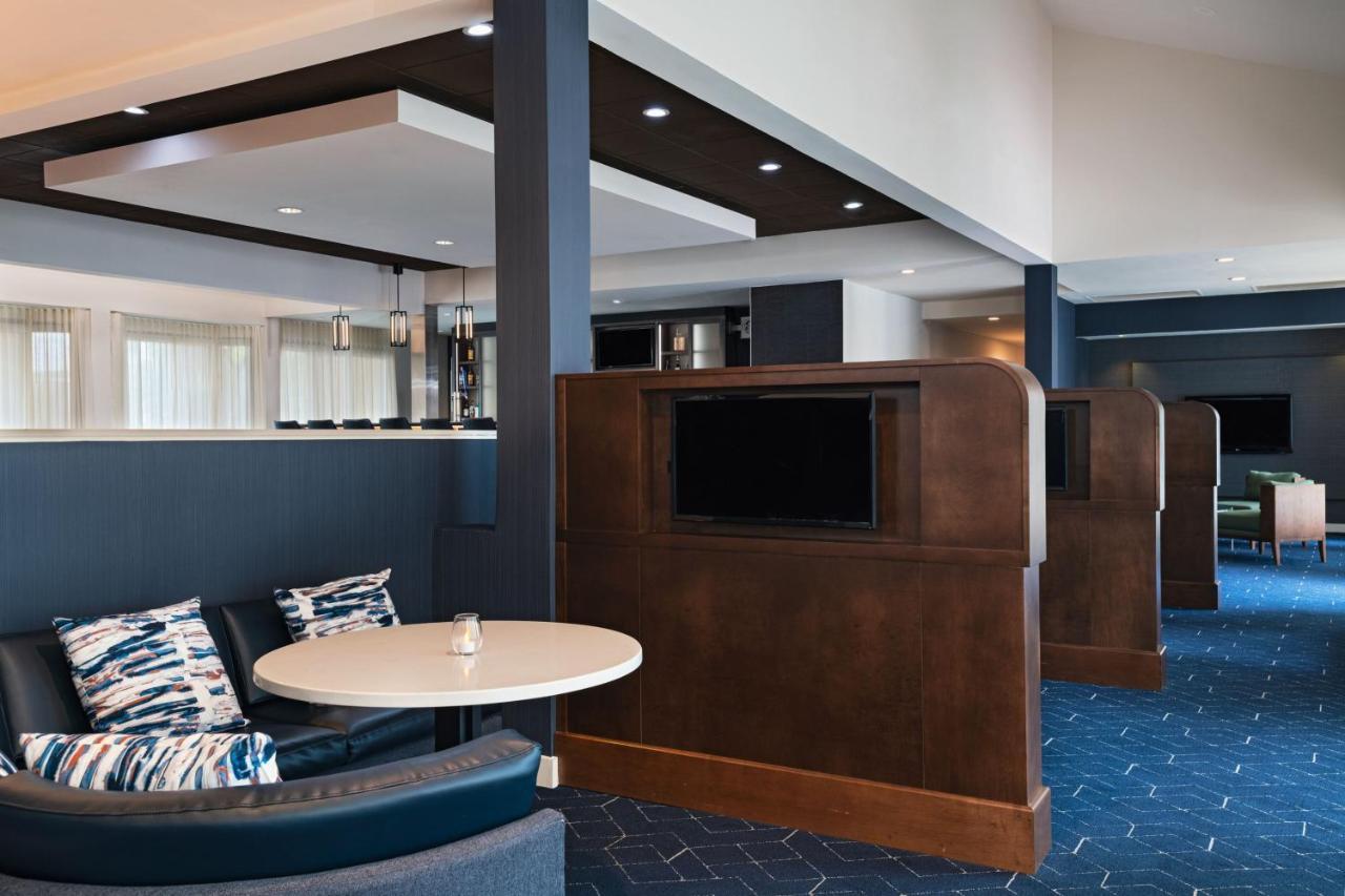 Courtyard By Marriott San Antonio Airport Hotel Exterior photo