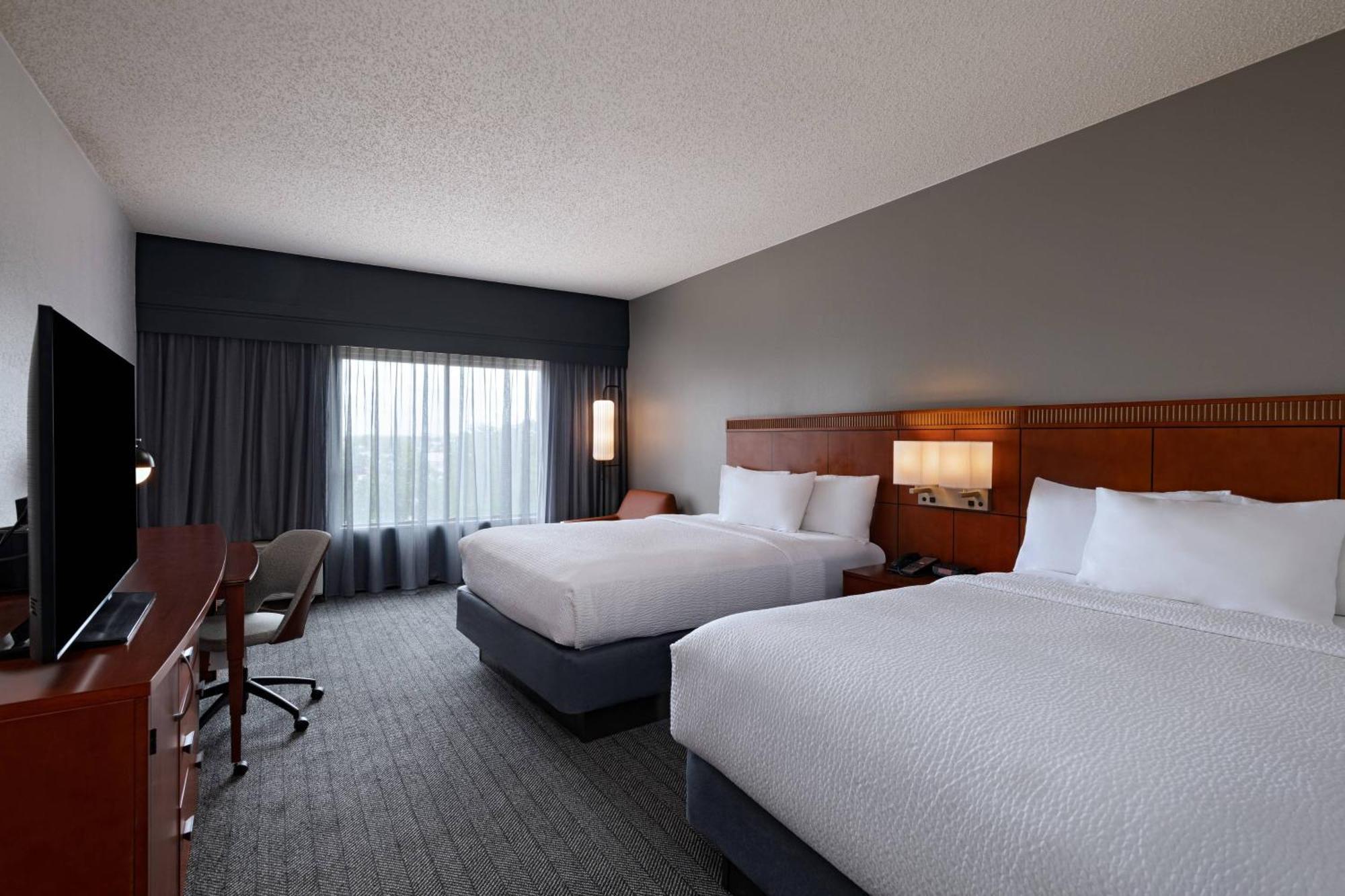 Courtyard By Marriott San Antonio Airport Hotel Exterior photo