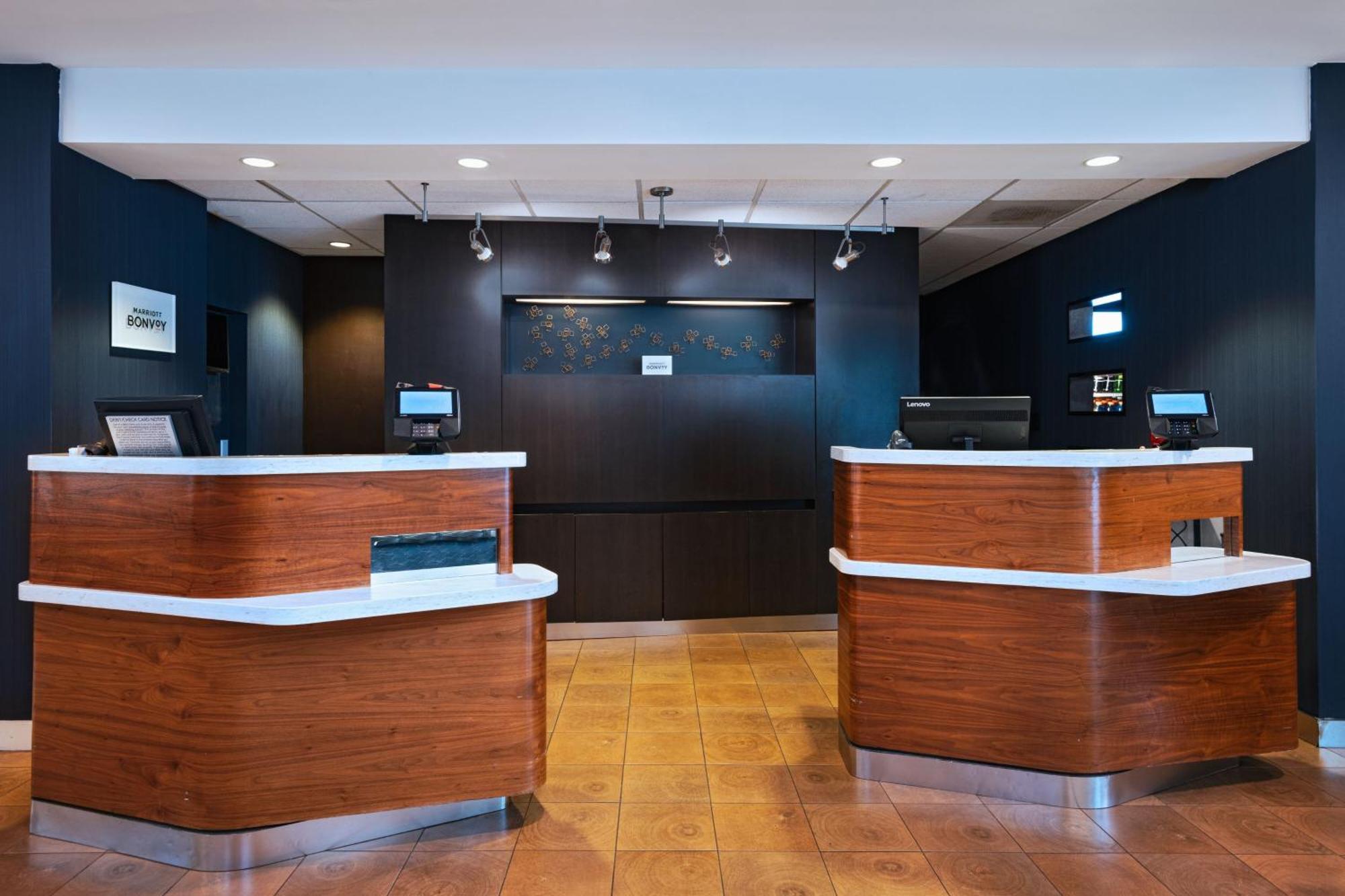 Courtyard By Marriott San Antonio Airport Hotel Exterior photo